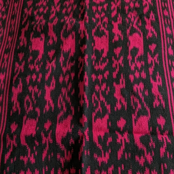 Vintage Authentic Ecuadorian Shawl - Picture 4 of 4